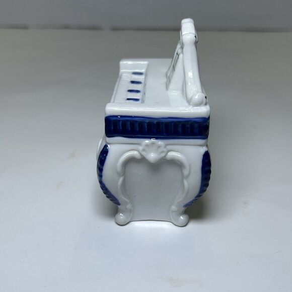 Vintage Victorian/Colonial Couple Playing Music Figurine White/Blue (3 Pc Set) - Picture 11 of 13